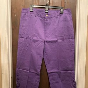Women’s Purple Size 16 Main St. Capri Lace Bottom Pants (NEW)